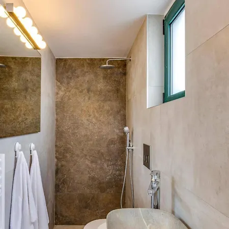 Вілла Nefeli By